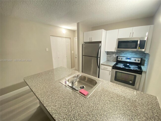Foto del edificio - 2771 Riverside Dr