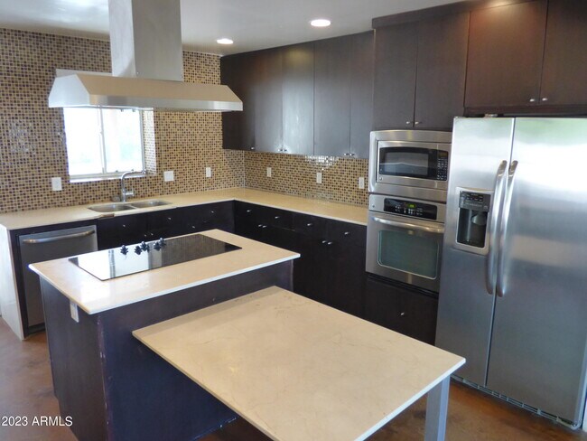 Building Photo - 307 E Verde Ln