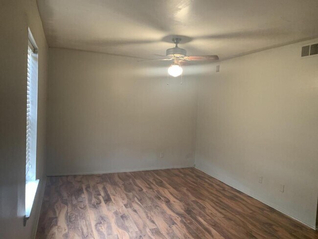 Building Photo - 1805 Cedar Heights