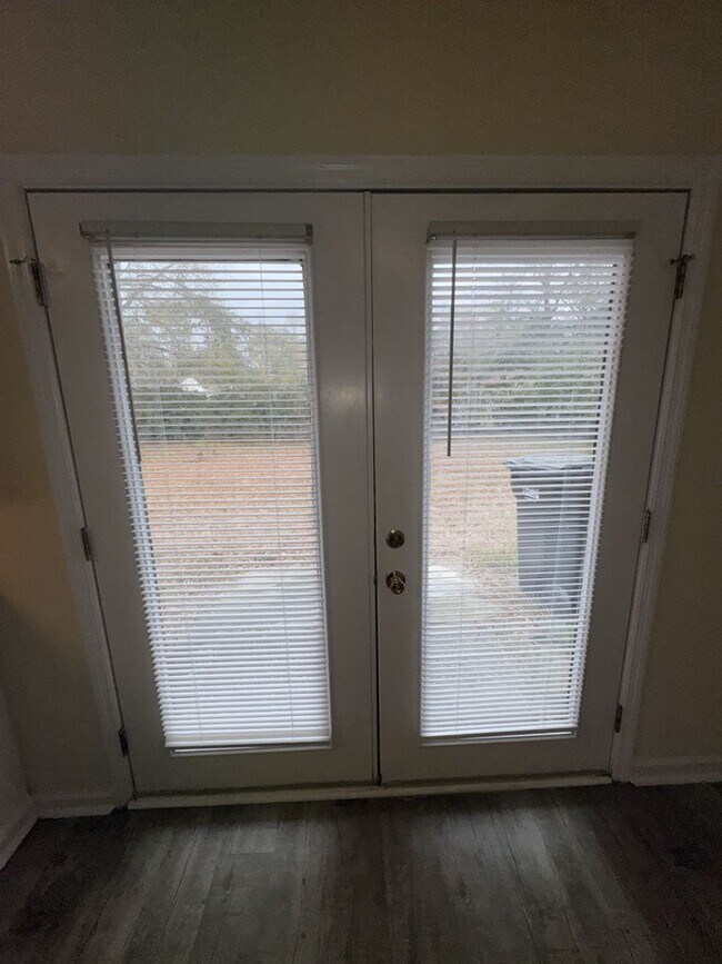 Foto del edificio - 1127 Harness Dr