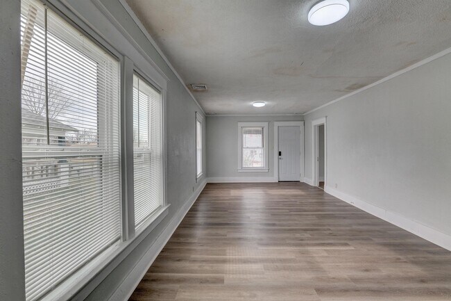 Building Photo - 2125 Annie Baxter Ave