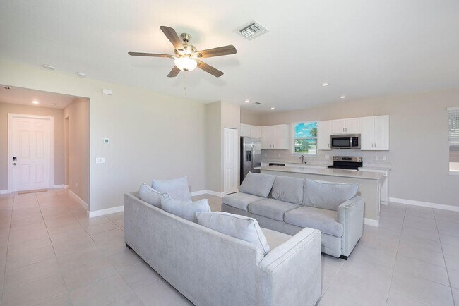 Building Photo - 8450 NW Greenbank Cir
