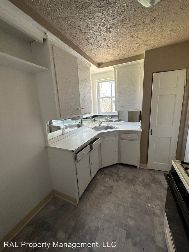 Building Photo - 2 br, 1 bath House - 15507 Westview Ave