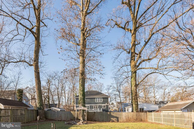 Building Photo - 1924 Hillside Dr