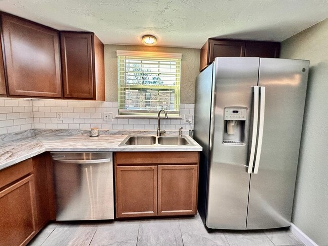 Building Photo - 3-Bed, 2.5-Bath Condo for Rent