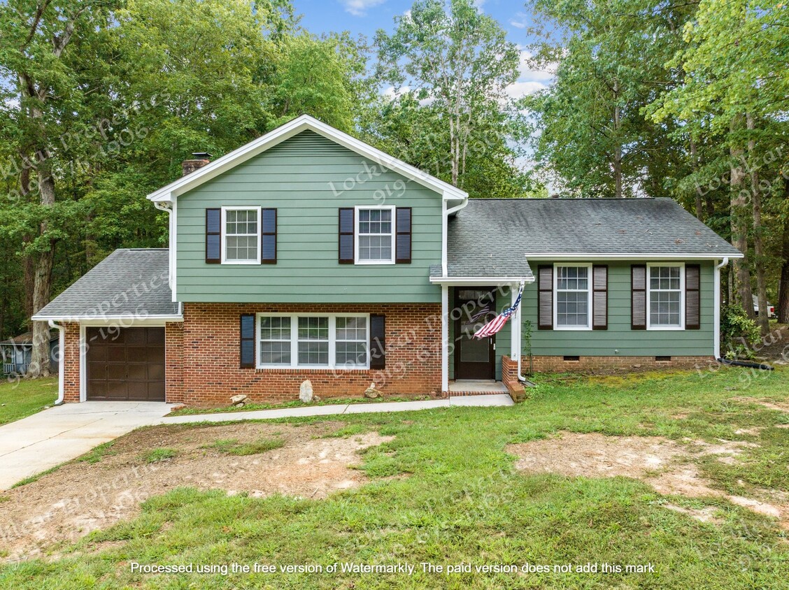 Welcome home, freshly painted exterior - 1307 Buckingham Rd