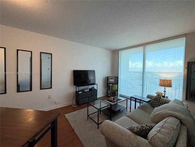 Foto del edificio - 9055 SW 73rd Ct