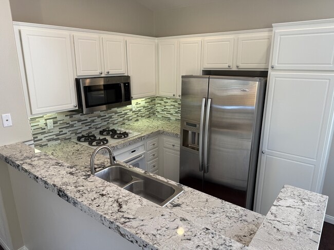 Building Photo - 1602 Reggio Aisle