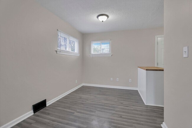 Foto del edificio - 898-900 Racine Ave