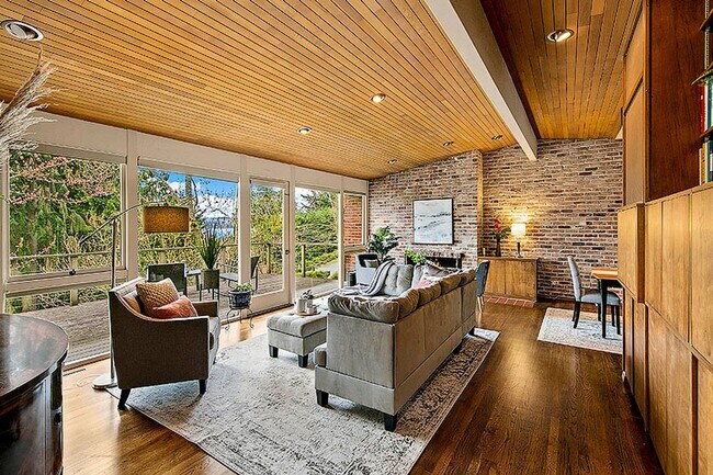 Foto del edificio - Mercer Island Split Level House