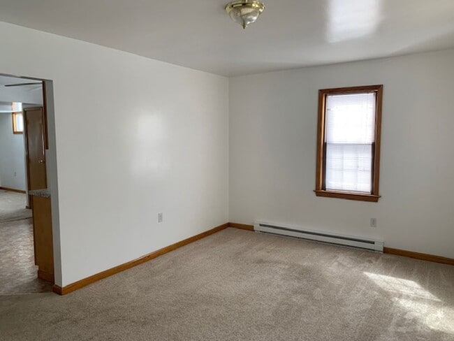 Building Photo - Nice 2 Bedroom Ranch
