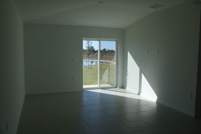 Foto del edificio - Brand New Construction in Lehigh Acres at Savanna Lakes MOVE IN SPECIAL FIRST MONTH RENT FREE!
