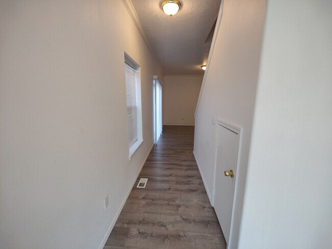 Foto del edificio - Spacious 3 bedroom 2.5 Bath Townhouse with...