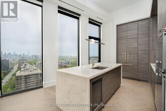 Building Photo - 215 Lonsdale Rd