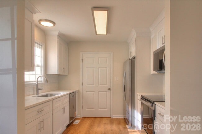 Building Photo - 608 Anne Ave