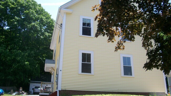 Building Photo - MULTI-FAMILY: 1st Floor Unit: 2 Bed/1 Bath...
