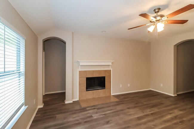 Building Photo - 904 Starling Ln