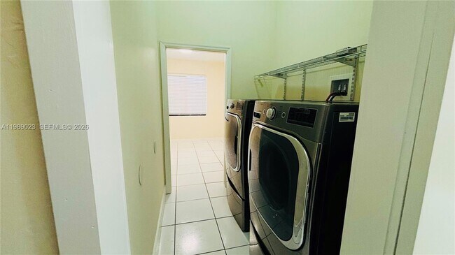 Foto del edificio - 16605 SW 90th St