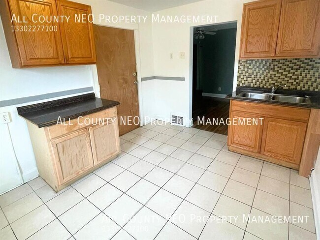 Foto del edificio - 2 bedroom, 1 bathroom for rent in Cleveland!