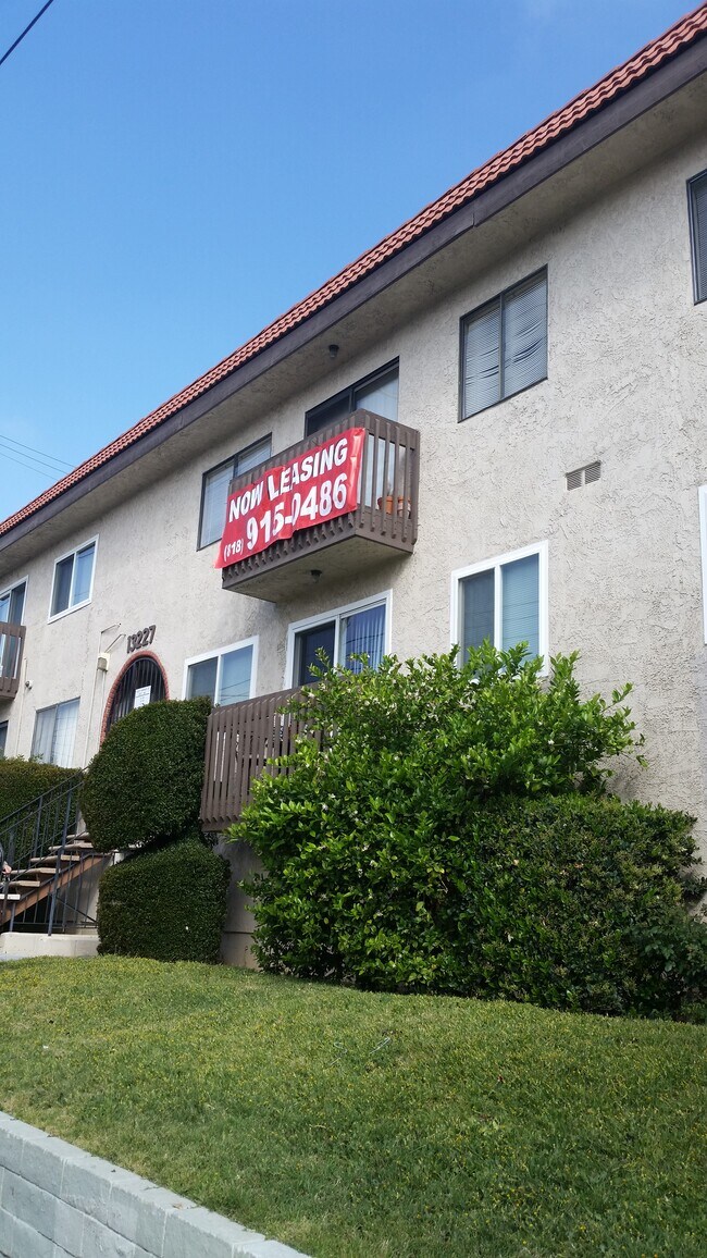 Building Photo - 13227 Vanowen St