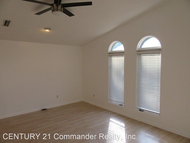 Building Photo - 3 br, 2.5 bath House - 4050 Linwood Drive
