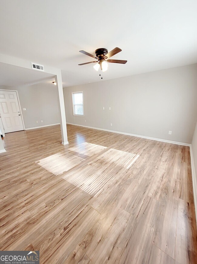 Building Photo - 1153 Jolly Ave