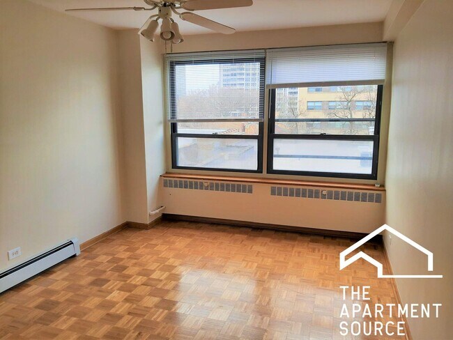 Foto del edificio - 4180 N Marine Dr