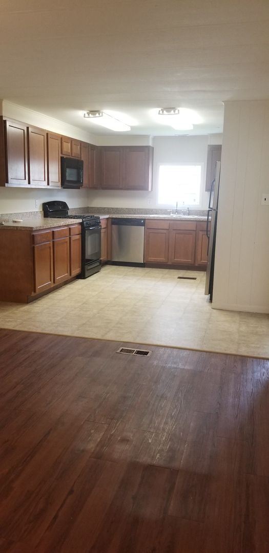 Building Photo - 3 br, 1.5 bath House - 7614 Club Duclay Dr.