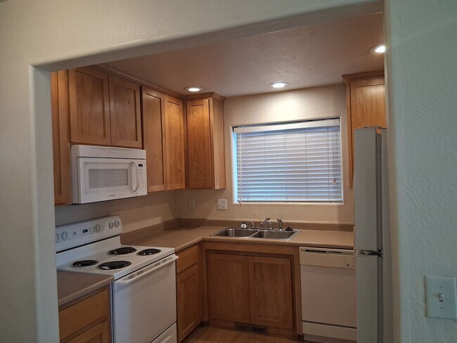 Foto del edificio - Comfortable 2-Bedroom Apartment in Desirab...