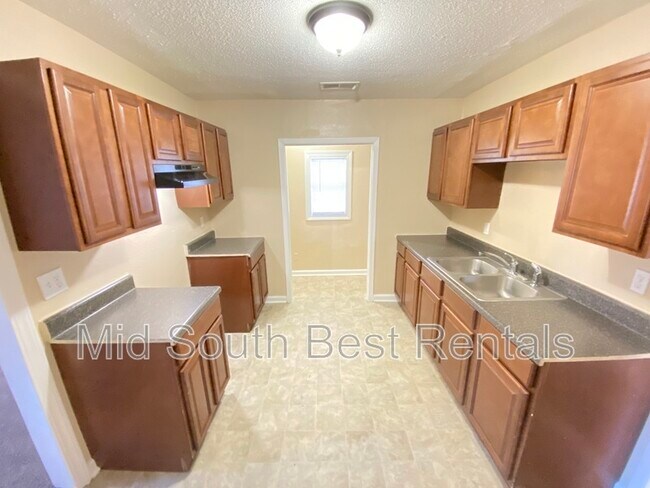 Building Photo - 1525 Elliston Rd