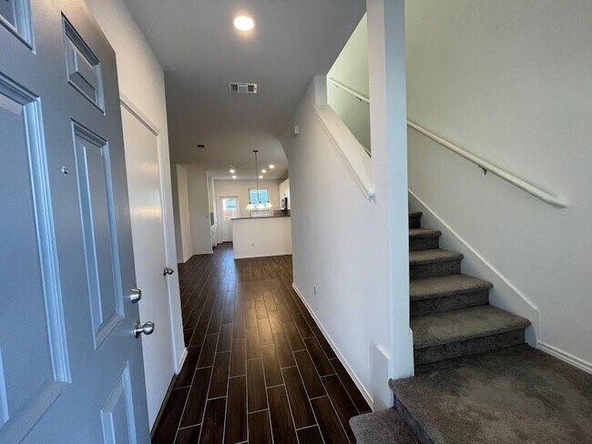 Foto del edificio - 640 Pickrell loop