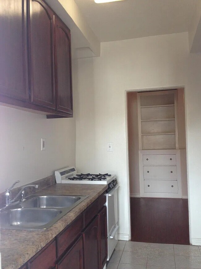 Foto del edificio - 972 Marview Ave