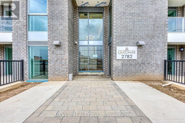 Building Photo - 2782 Barton St E