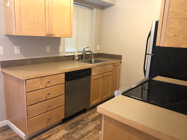 Kitchen - 2670 Brooks Ave NE