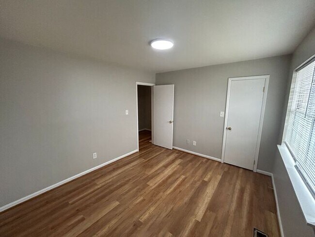 Foto del edificio - 1100 Cotton Ave SW