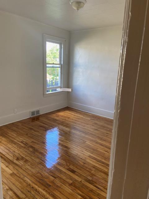 Foto del edificio - 913-915 Springate St, 1st Fl