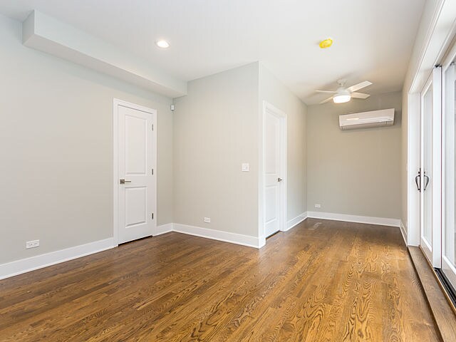 Building Photo - Luxury Studio Apartment steps from Brown Line
