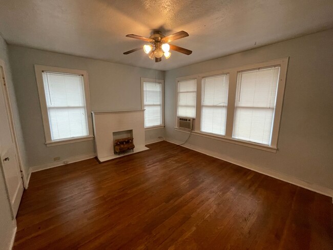 Building Photo - Cute One Bedroom Highland Apartment