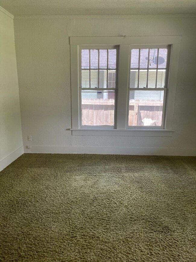 Building Photo - 3 Bedroom, 2 Bathroom Home for Rent