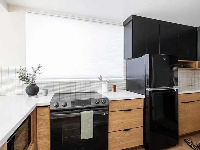 Building Photo - 673 E 6th Ave