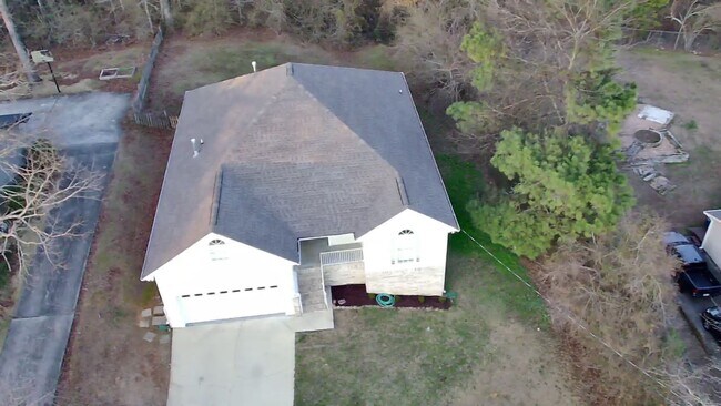Foto del edificio - Beautifully Renovated Home in Trussville City Schools – Fireplace & 2-Car Garage