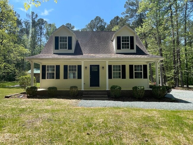 Building Photo - Beautiful, updated 3 BR 2 BA home in peace...