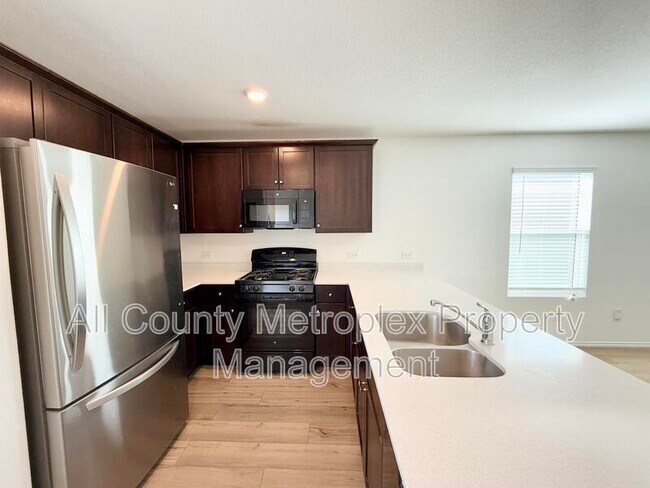 Building Photo - 7024 Lantana Dr