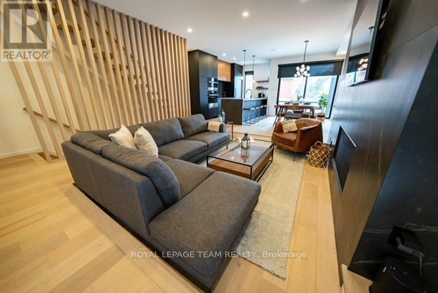 Photo du bâtiment - 358 Byron Ave