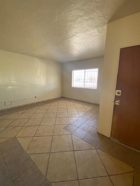 Foto del edificio - FOR RENT