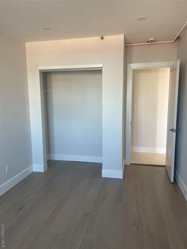 Building Photo - 320 Post Ave