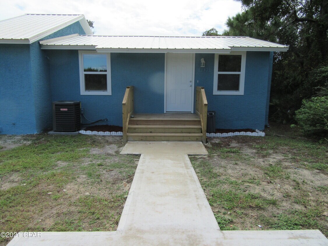Foto principal - 9825 Clarence St