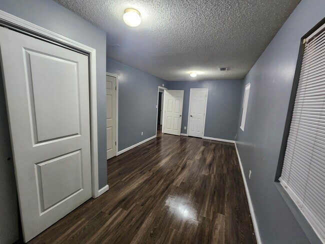 Building Photo - 268 N Manassas St
