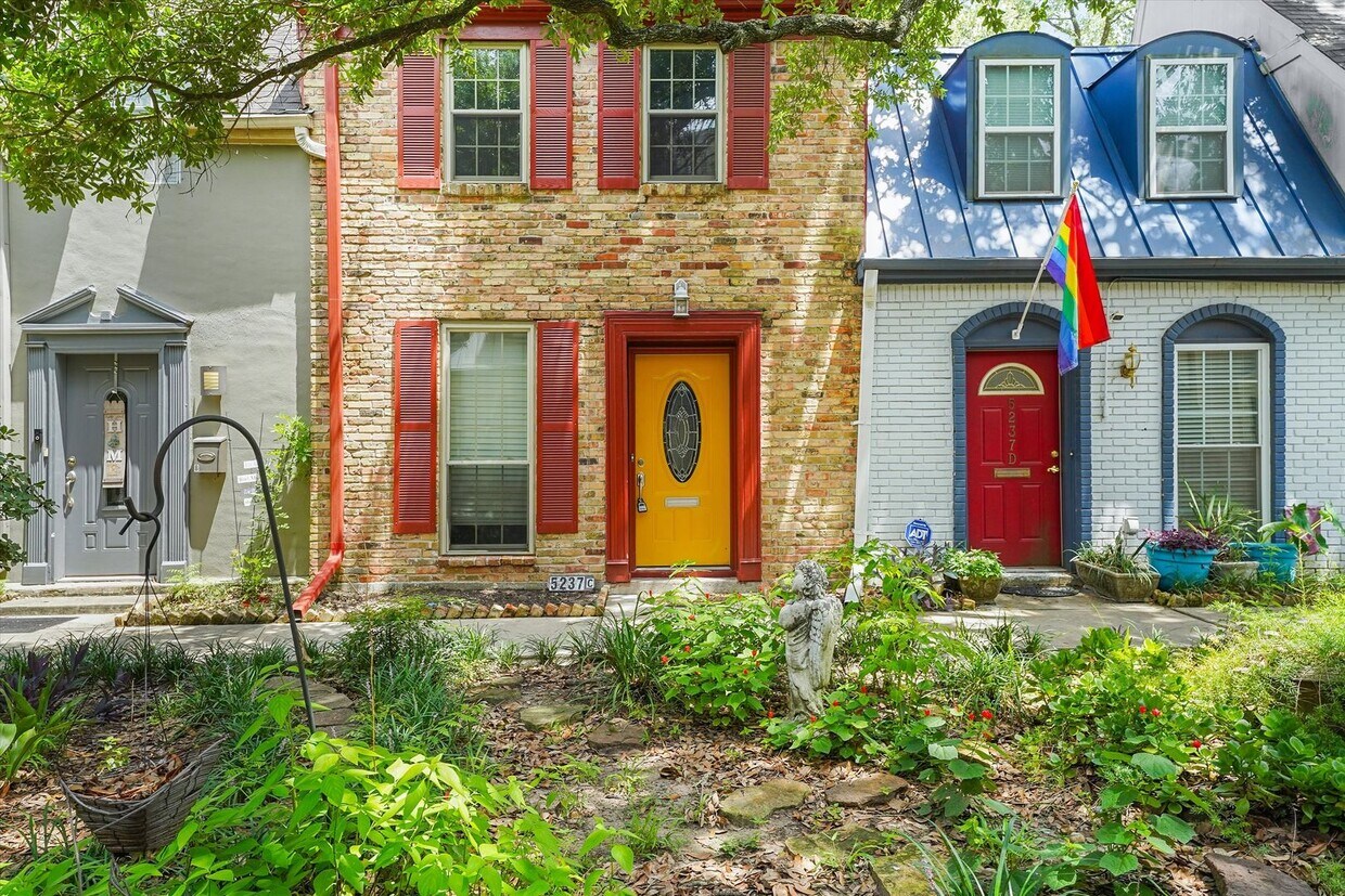 Foto principal - Bright & Updated 2-Bedroom Townhouse in Qu...