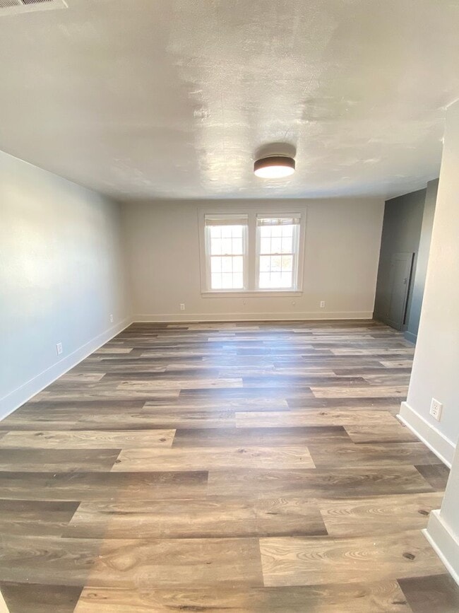 Foto del edificio - 2409 Omro Rd